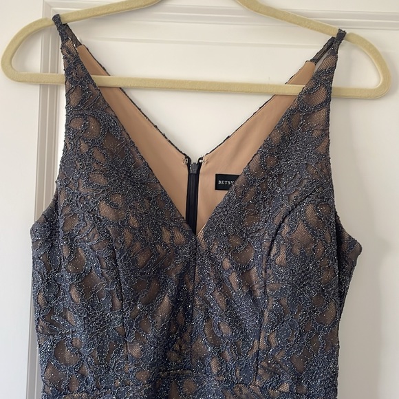 Stunning formal gown - Picture 2 of 5